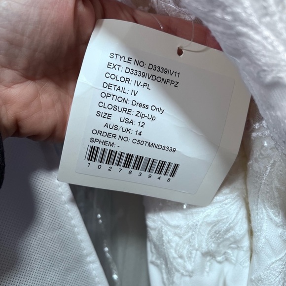 ESSENCE OF AUSTRAILIA WEDDING DRESS - Picture 3 of 6